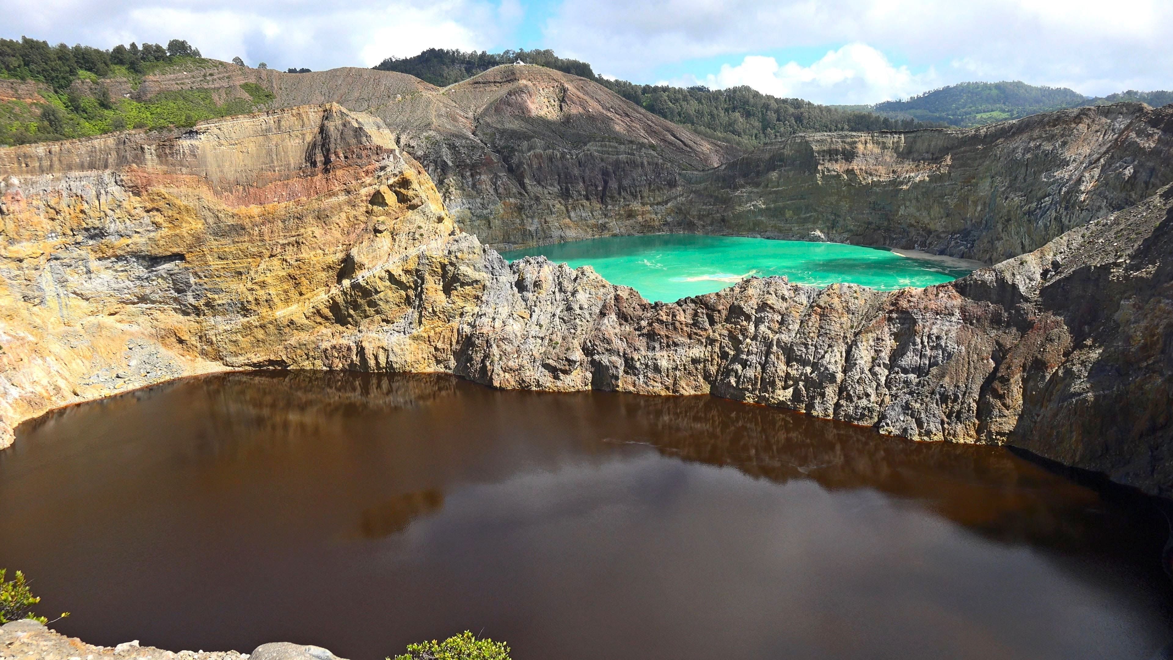 Visita los lagos tricolores de Kelimutu