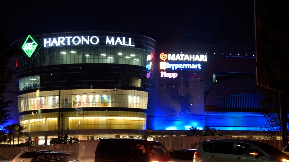Centro comercial en Yogyakarta de Noche