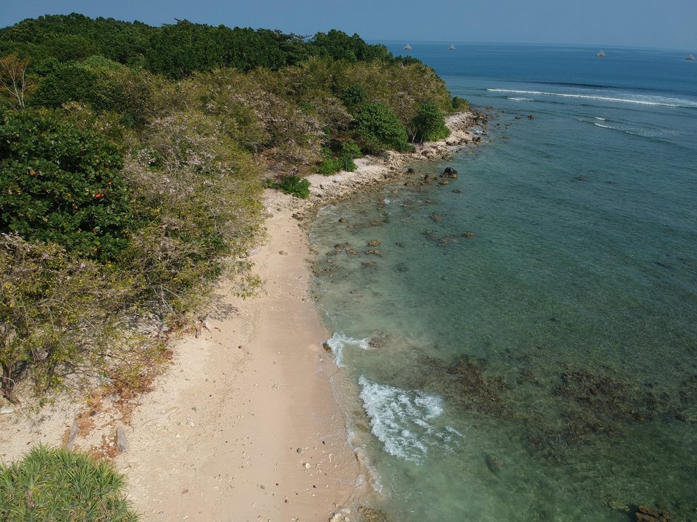 Playa de la isla de Tunda indonesia
